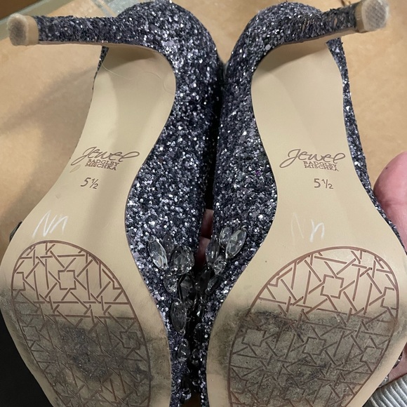 Badgley Mischka Conroy dress sandal in a size 5.5 - Picture 6 of 8